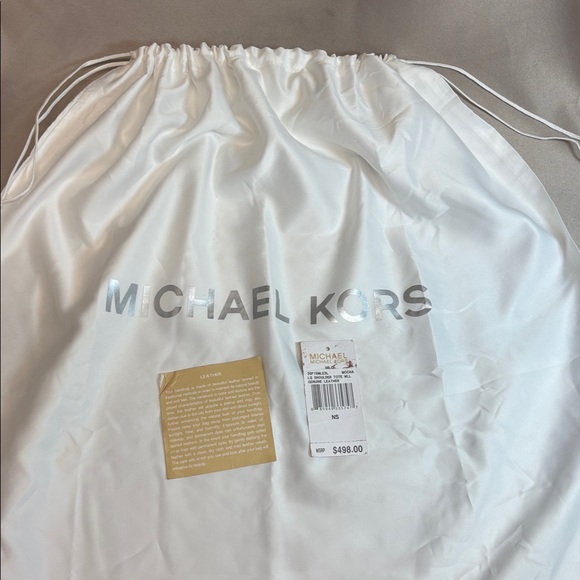 Micheal Kors Milo Shoulder Tote w/Dust Bag - Picture 10 of 17